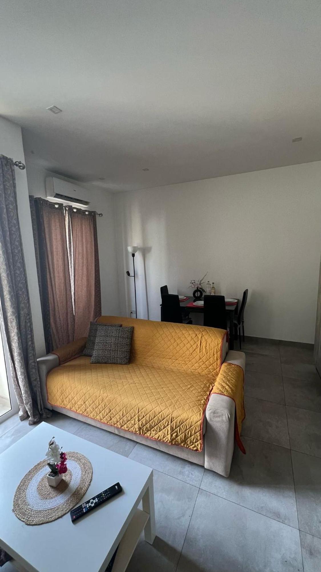 One Bedroom Tea Apartment Il-Gzira Buitenkant foto