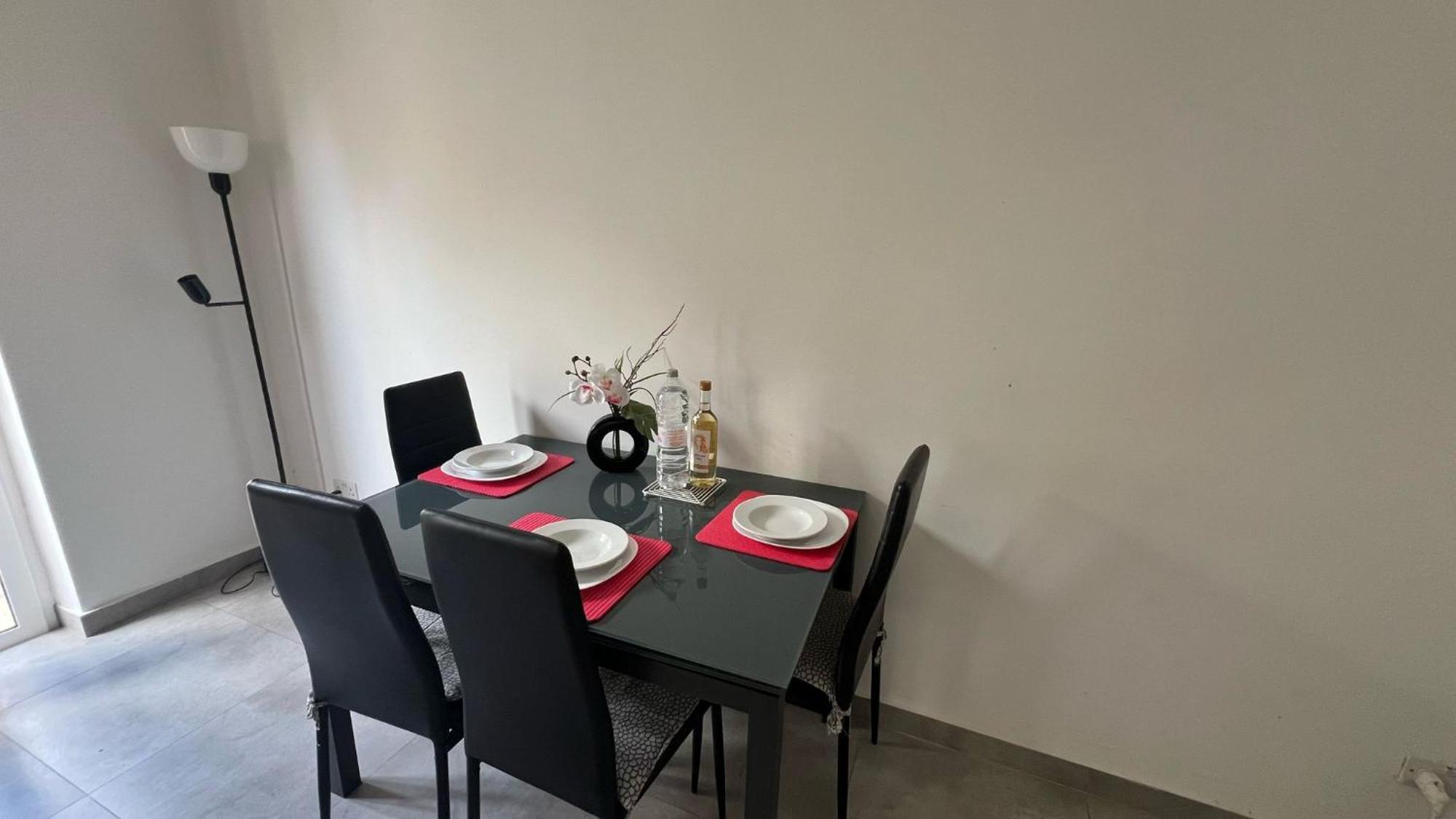 One Bedroom Tea Apartment Il-Gzira Buitenkant foto